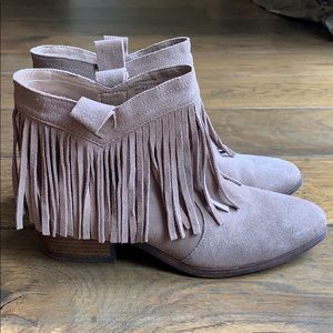 Leather Fringe Taupe Bootie (8.5)